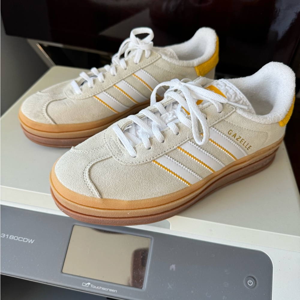 New Adidas Gazelle in yellow. Cute but too big. Cream suede/ yellow as shown.